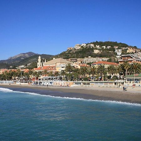 Holiday In Pietra Ligure Exteriör bild